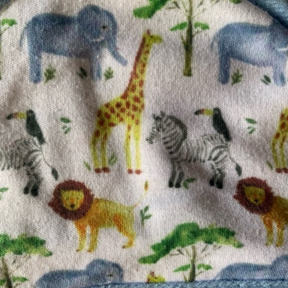 Baby Linen Lot; 4 Bibs, Hooded Towel, 3 Pack and play Sheets, 4 Burp Cloths - Picture 10 of 14